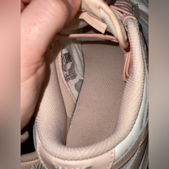 Women’s Nike dunk low sail/ orange pearl lightly worn - Picture 5 of 7